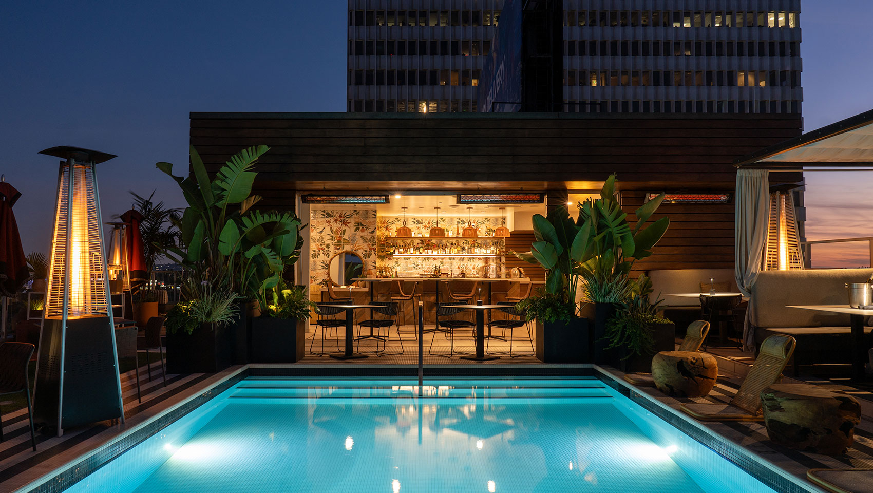 los angeles rooftop restaurant evening